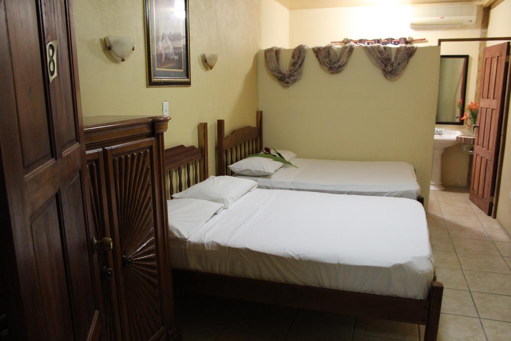 King Bed Resort Belmopan Buitenkant foto